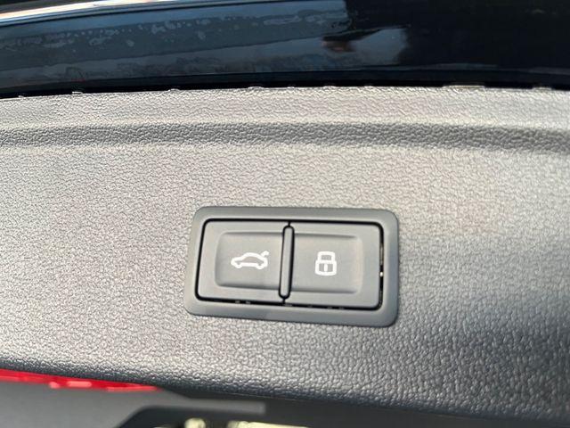 Audi A3 Sportback 1.5 TFSI S-Line/LED/SHZ/NAV/ACC/ 