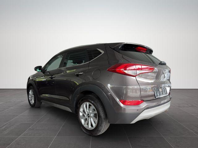 Hyundai TUCSON 1.6 Advantage AT 4WD / 