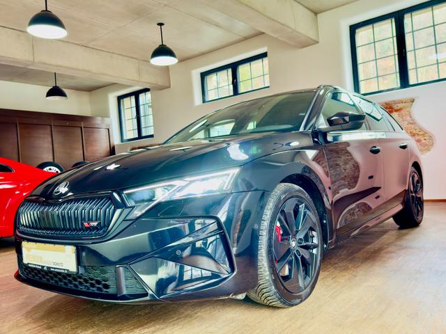 Skoda Octavia Combi RS 2.0 TSI virtual Kessy Matrix 