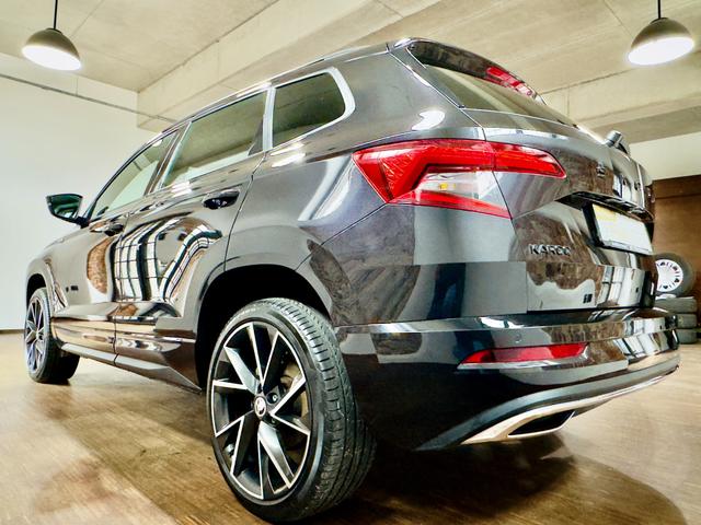 Skoda Karoq Sportline 1.5 TSI DSG LED Kamera AHK Navi 