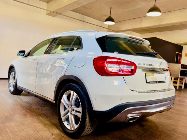 Mercedes-Benz GLA 220 d Urban 4Matic Navi Sport-Fahrwerk GRA 