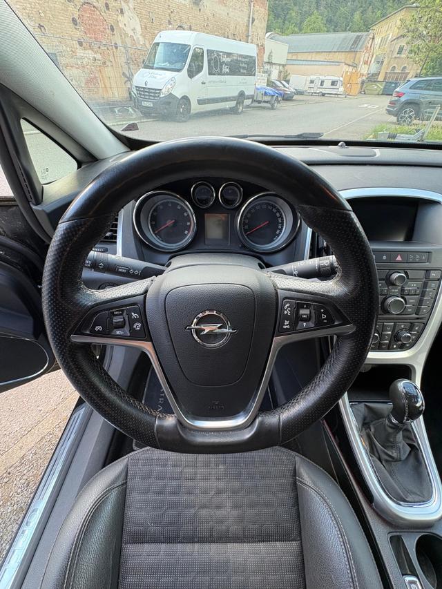 Opel Astra GTC J 1.4 Turbo 