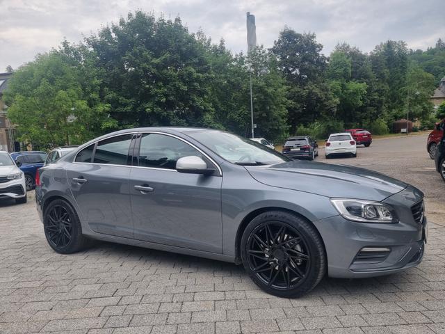 Volvo S60 T4 Momentum R-Design SITZHEIZUNG KAMERA GRA 