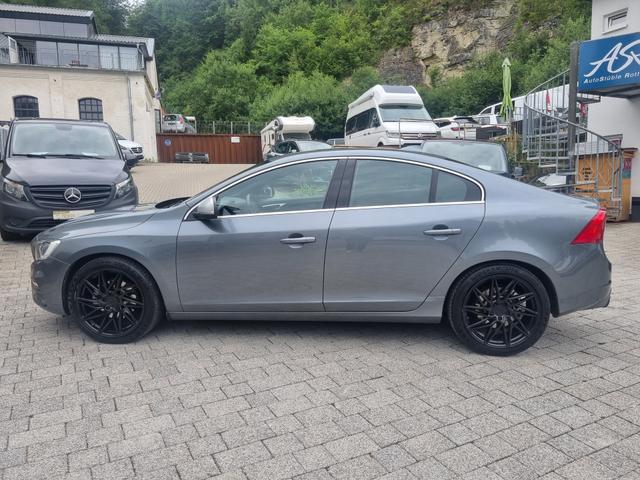 Volvo S60 T4 Momentum R-Design SITZHEIZUNG KAMERA GRA 