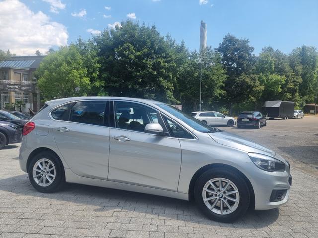 BMW 2er Active Tourer 218 i Advantage PDC NAVI SITZHEIZUNG KLIMA 