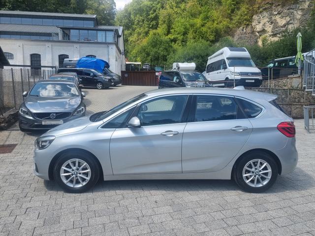 BMW 2er Active Tourer 218 i Advantage PDC NAVI SITZHEIZUNG KLIMA 