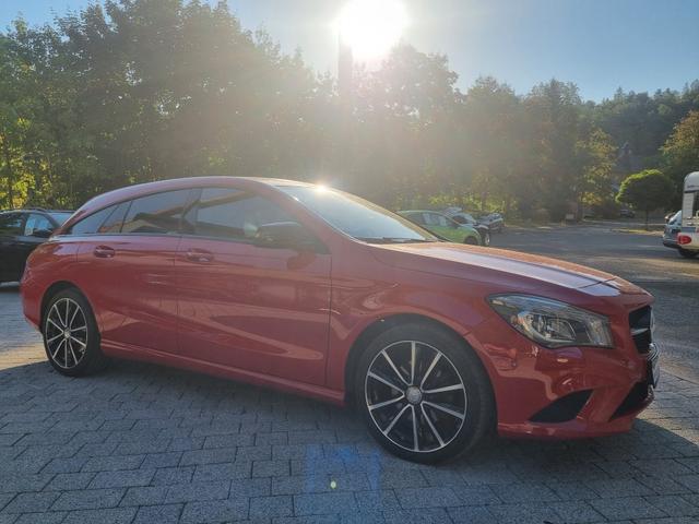 Mercedes-Benz CLA Shooting Brake 200 d CDI Urban XENON AHK NAVI KAMERA NIGHT 