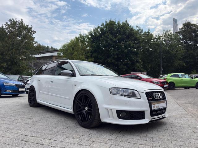 Audi RS4 Avant RS 4 quattro 