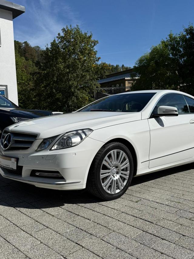 Mercedes-Benz E-Klasse Coup&eacute; E 250 CGI Avantgarde NAVI GRA KLIMA SITZHEIZUNG 