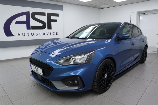 Ford Focus - ST #Alarm #Bremssättel Rot #Launch Control #Recaro #Spoiler