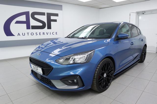 Ford Focus - ST #Alarm #Bremssättel Rot #Launch Control #Recaro #Spoiler