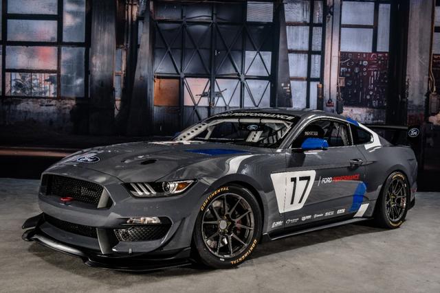 Ford Performance präsentiert fertigen Ford Mustang GT 4