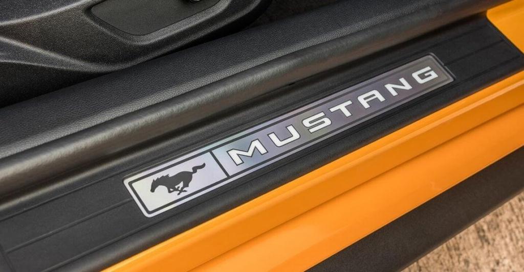Ford Mustang Schriftzug