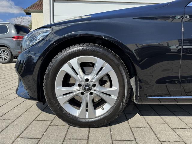 Mercedes-Benz C-Klasse C 220d T Avantgarde AHK+PANO+Kamera uvm! 