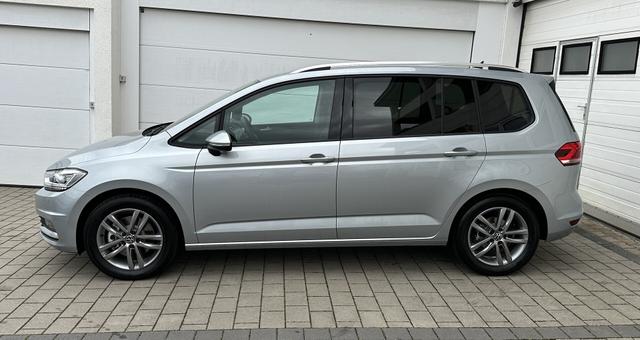 Volkswagen Touran Limited 1.5 TSI OPF DSG IQ.Light+7-Sitzer+4 J. Garantie! 