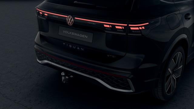 Volkswagen Tiguan R-Line 1.5 eTSI DSG AHK+PANO+Komfort Plus uvm! 