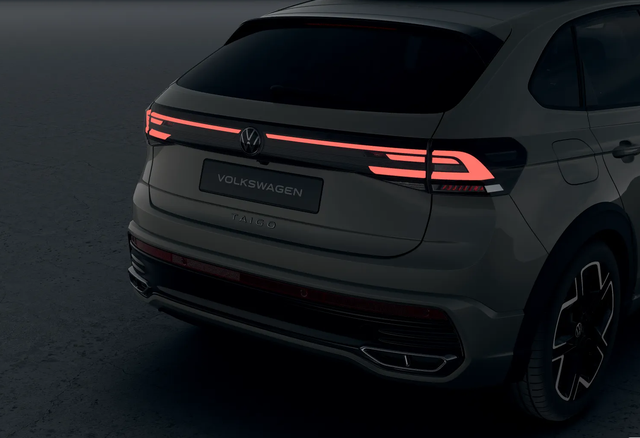 Volkswagen Taigo R-Line 1.5 TSI DSG PANO+5 J. Garantie uvm! 