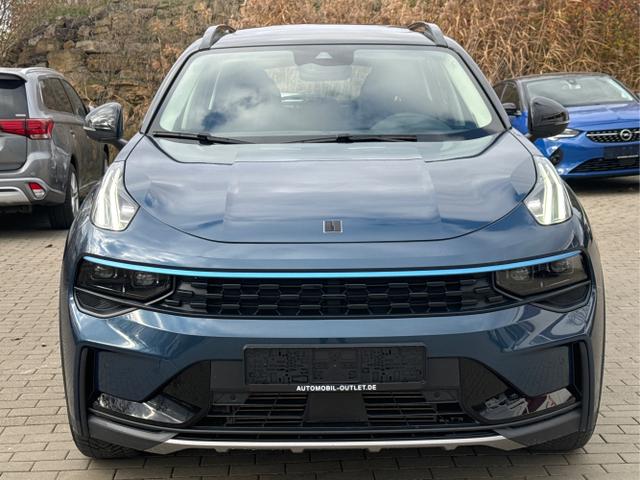 Lynk & Co / 01 / / / / 