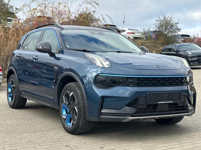 Lynk & Co / 01 / / / / 