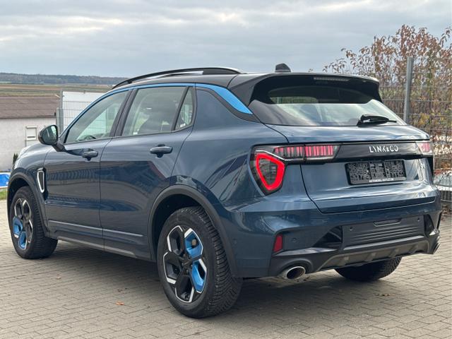 Lynk & Co / 01 / / / / 