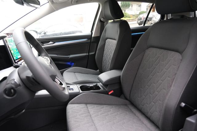VW Golf eTSI Schwarz 