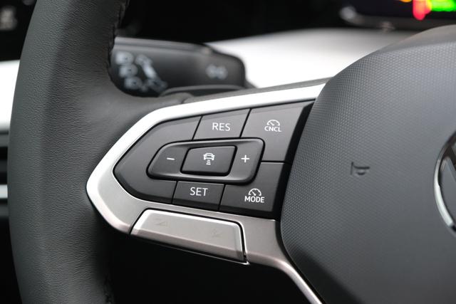 VW Golf eTSI Schwarz 