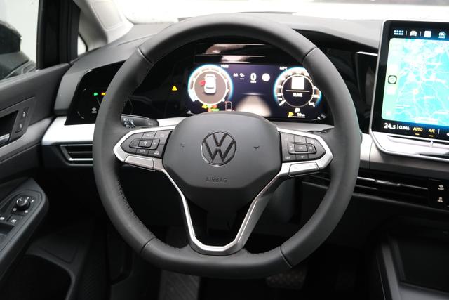 VW Golf eTSI Schwarz 