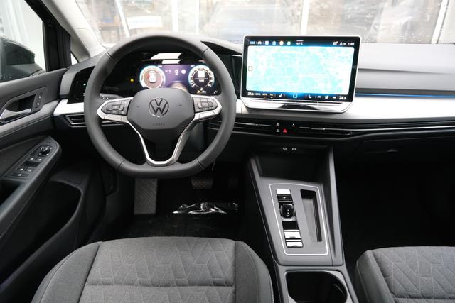 VW Golf eTSI Schwarz 