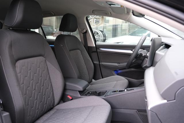 VW Golf eTSI Schwarz 