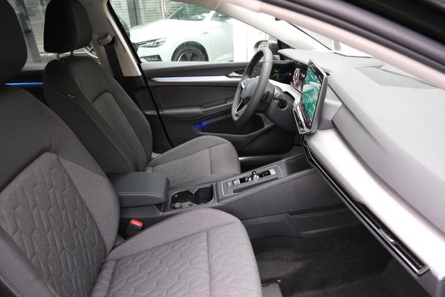 VW Golf eTSI Schwarz 