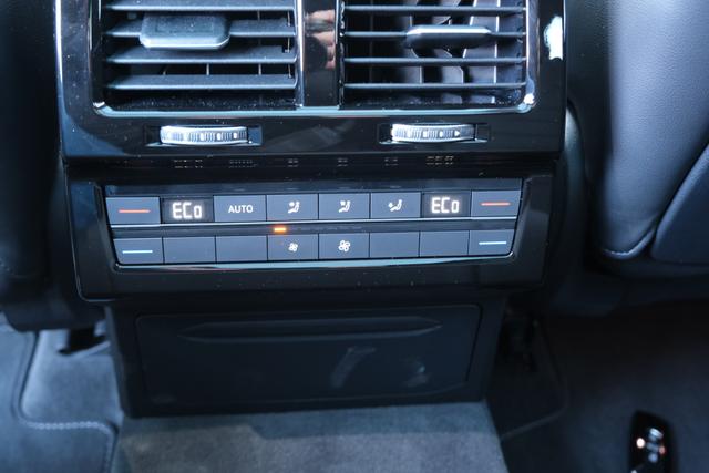 VW Touareg R-Line Grenadilschwarz 