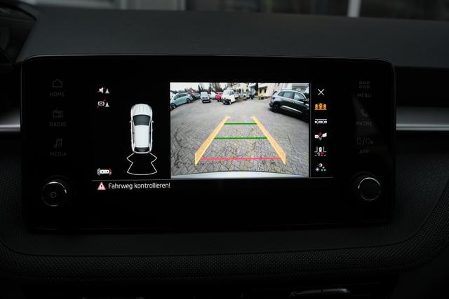Skoda Fabia Selection 1.0 TSI DSG LED Kamera App-Navi PDC Winterpaket 