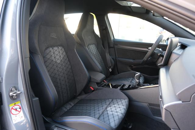 Golf 8 R-Line Mondstein Grau 