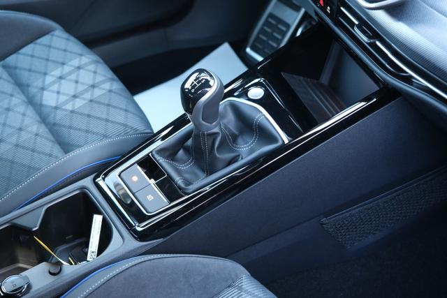 Golf 8 R-Line Mondstein Grau 