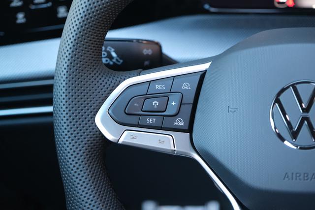 Golf 8 R-Line Mondstein Grau 