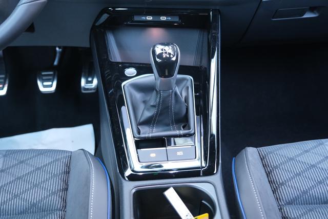 Golf 8 R-Line Mondstein Grau 
