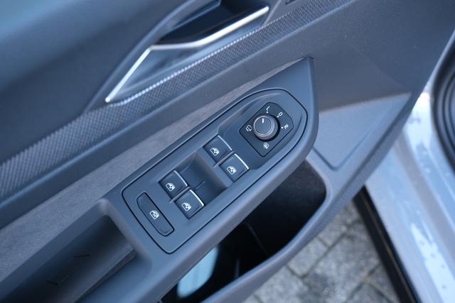 Golf 8 R-Line Mondstein Grau 