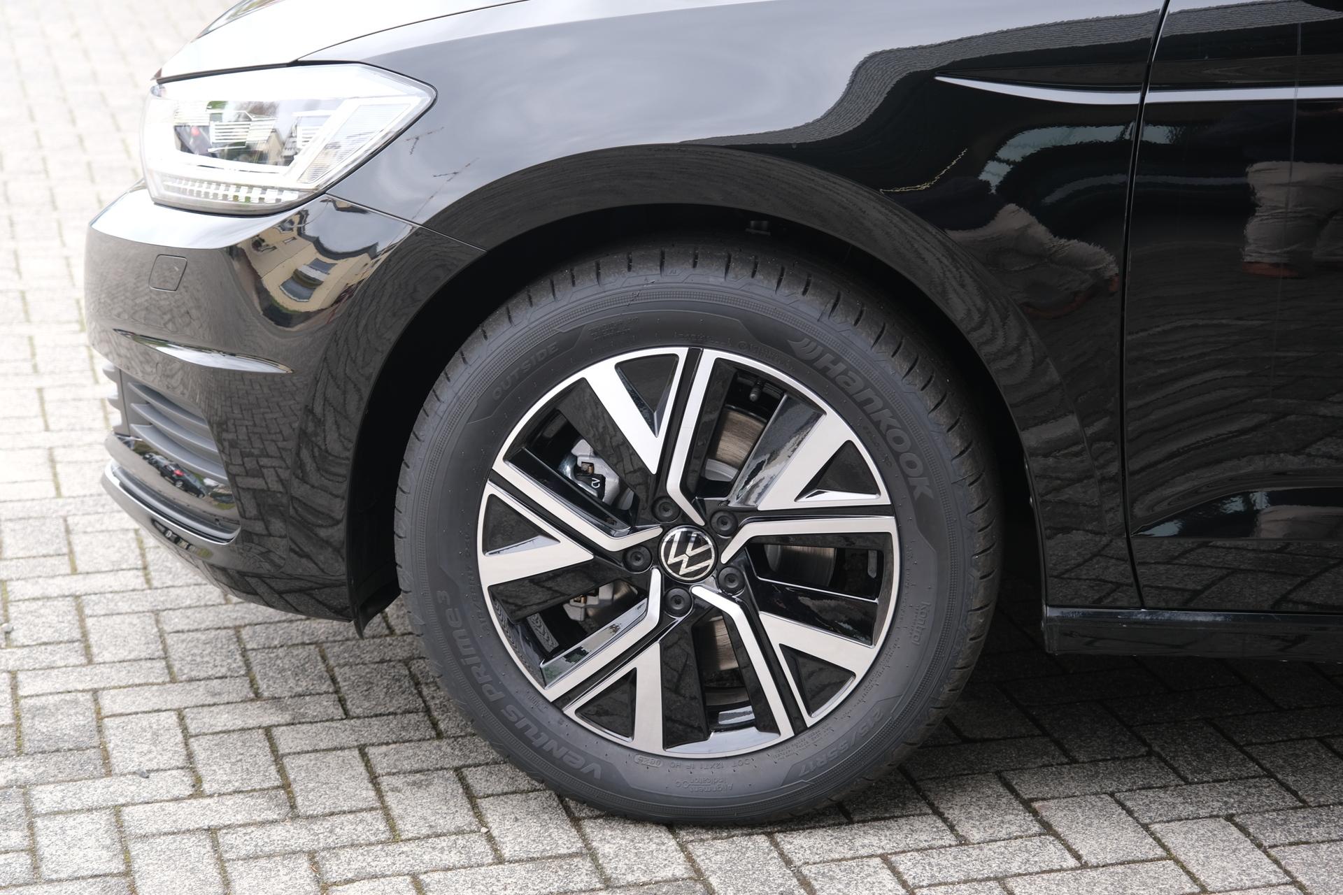 VW Touran 1.5 TSI DSG Grenadilschwarz 