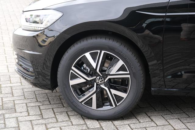 VW Touran 1.5 TSI DSG Grenadilschwarz 