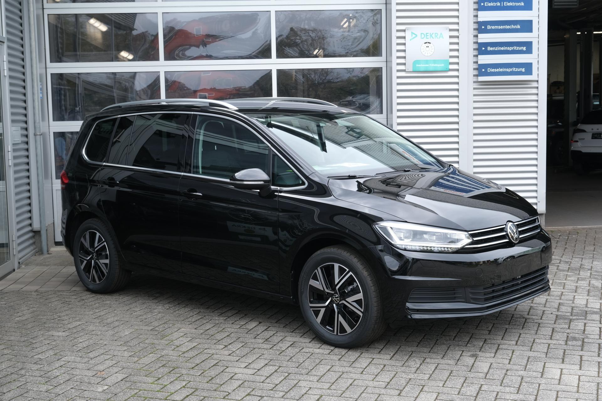 VW Touran 1.5 TSI DSG Grenadilschwarz 