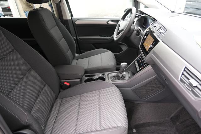 VW Touran 1.5 TSI DSG Grenadilschwarz 