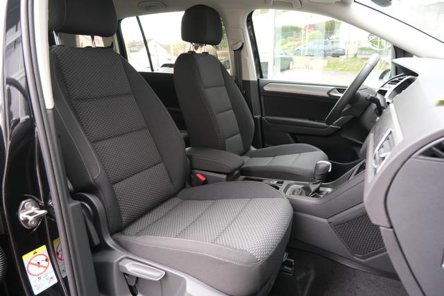 VW Touran 1.5 TSI DSG Grenadilschwarz 