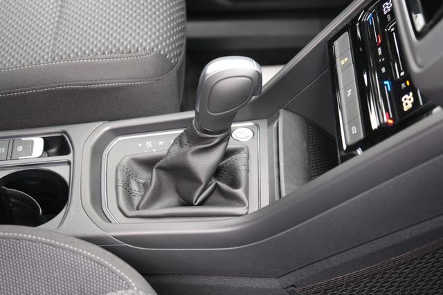 VW Touran 1.5 TSI DSG Grenadilschwarz 