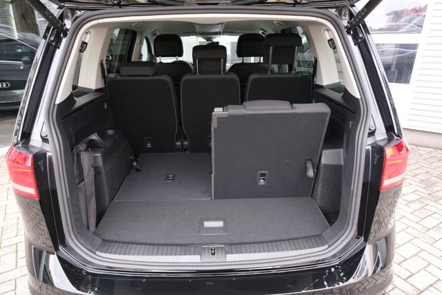 VW Touran 1.5 TSI DSG Grenadilschwarz 