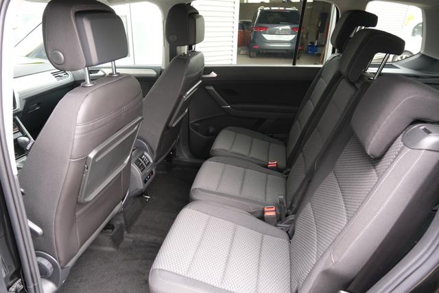 VW Touran 1.5 TSI DSG Grenadilschwarz 