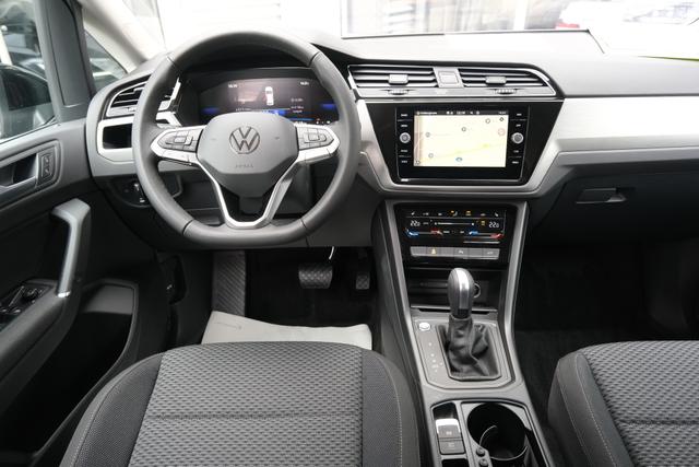 VW Touran 1.5 TSI DSG Grenadilschwarz 