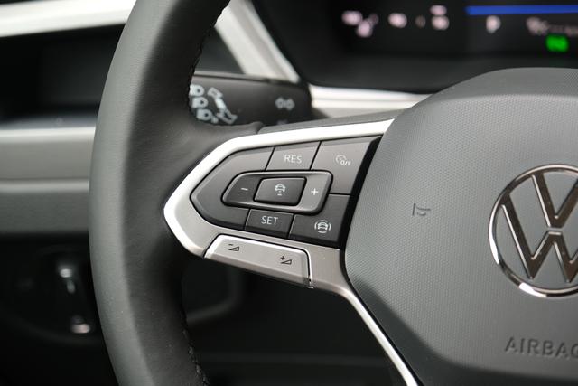 VW Touran 1.5 TSI DSG Grenadilschwarz 