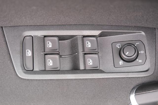 VW Touran 1.5 TSI DSG Grenadilschwarz 