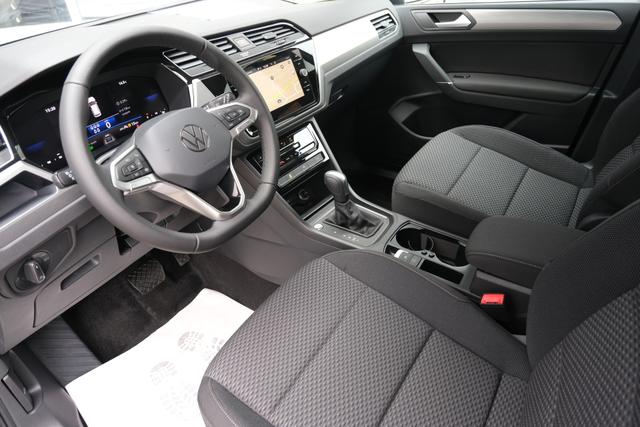 VW Touran 1.5 TSI DSG Grenadilschwarz 