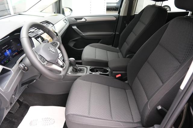 VW Touran 1.5 TSI DSG Grenadilschwarz 